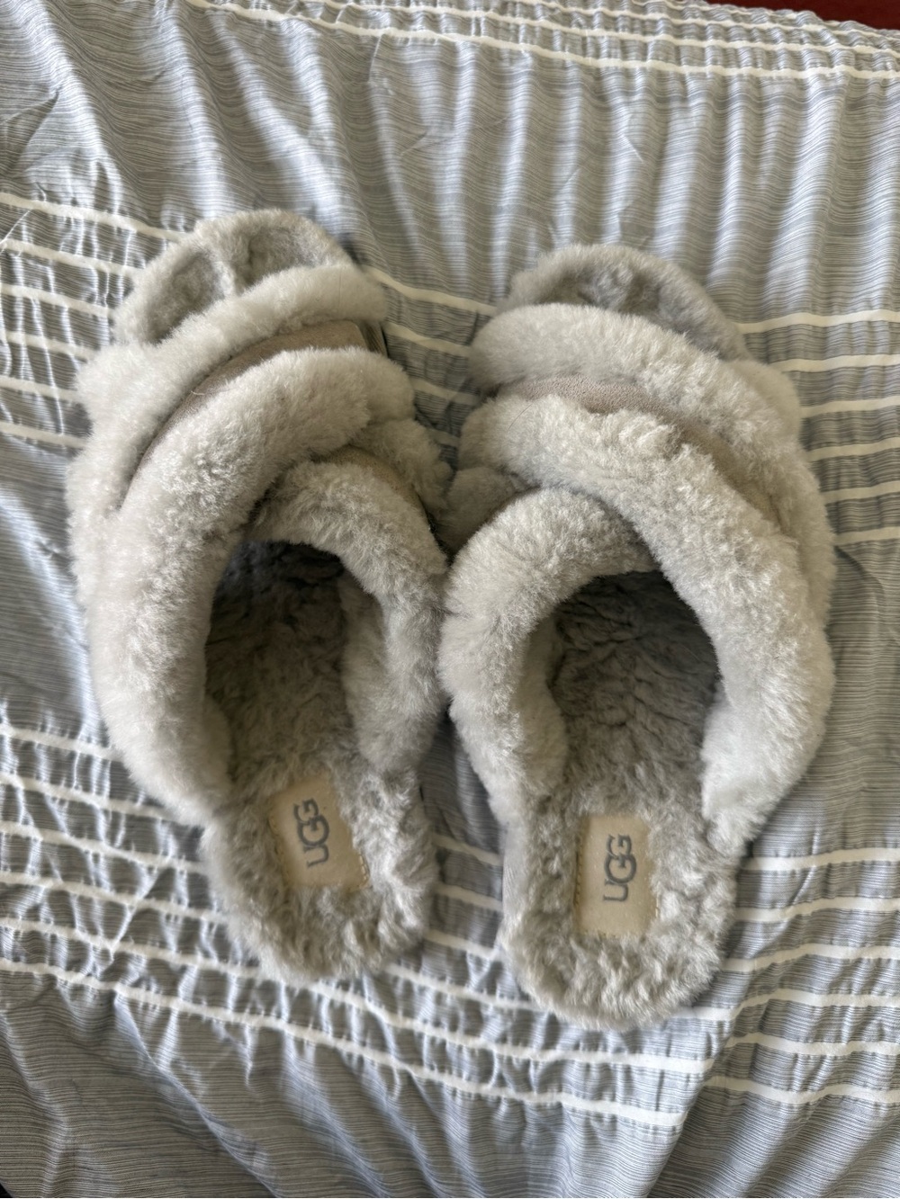 UGG Women’s Slide Slipper — Light Gray